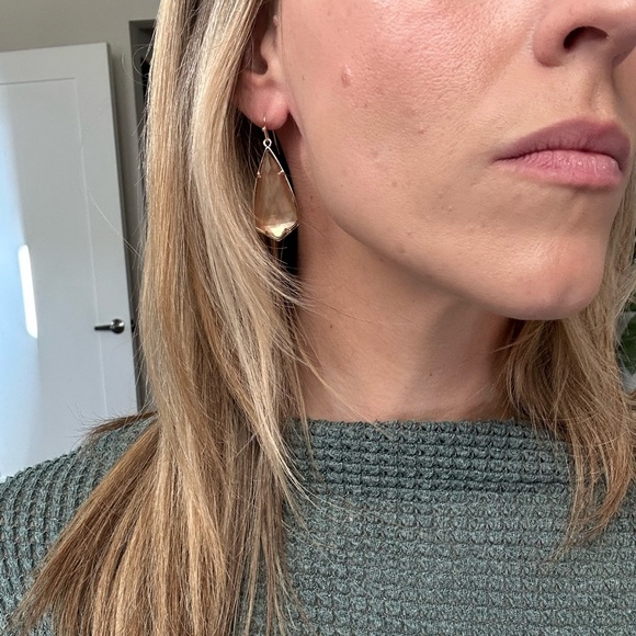 SOLD - Kendra Scott earrings - rose gold - new - Picture 5 of 8